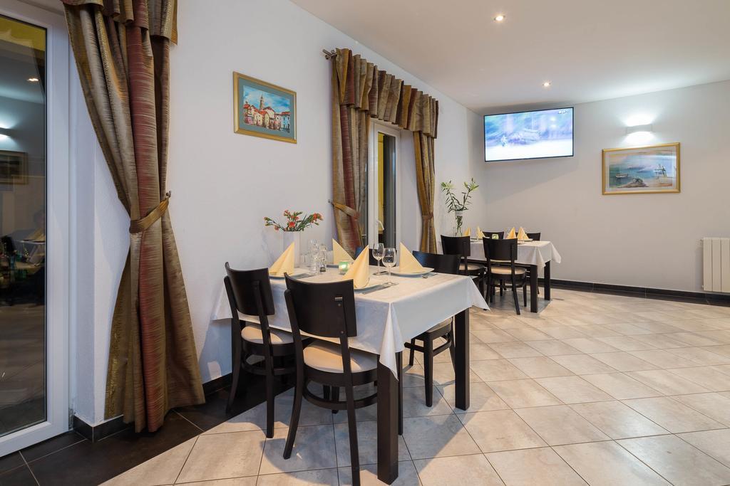 Beachfront Apartments Lara Omis Luaran gambar