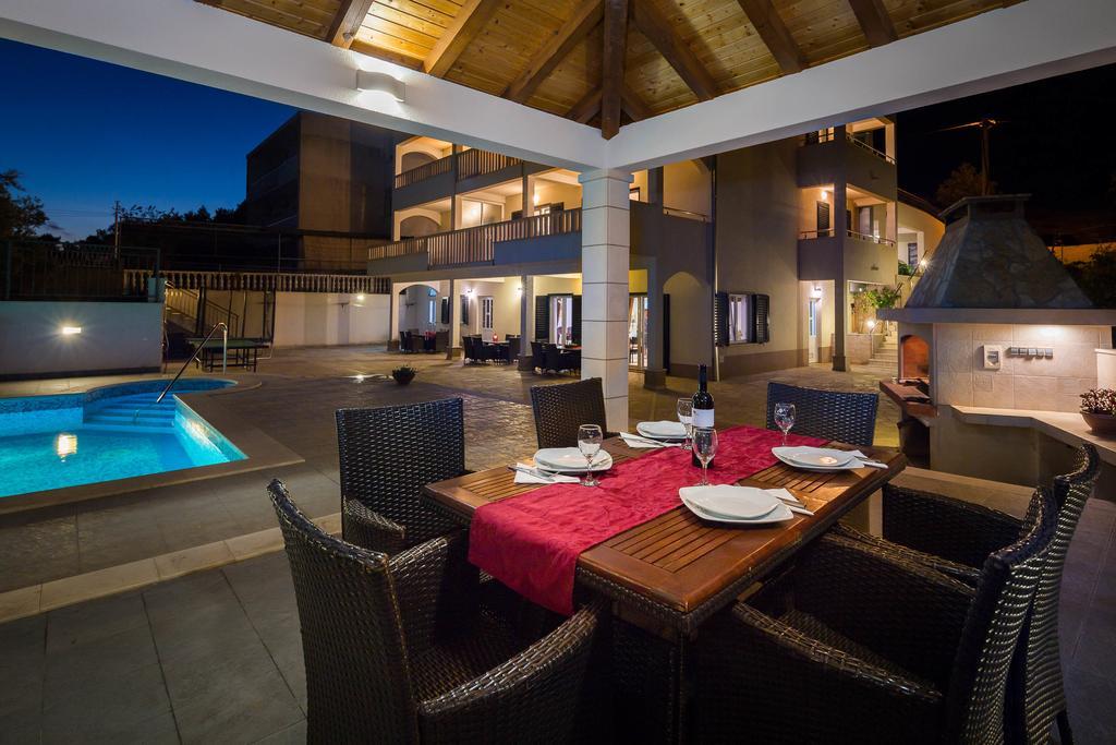 Beachfront Apartments Lara Omis Luaran gambar