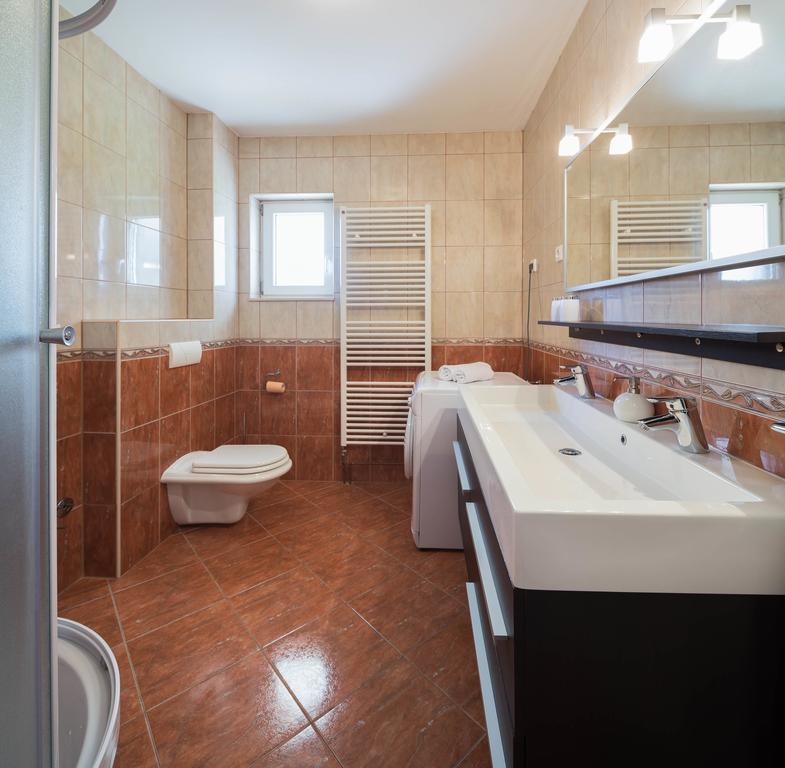 Beachfront Apartments Lara Omis Luaran gambar